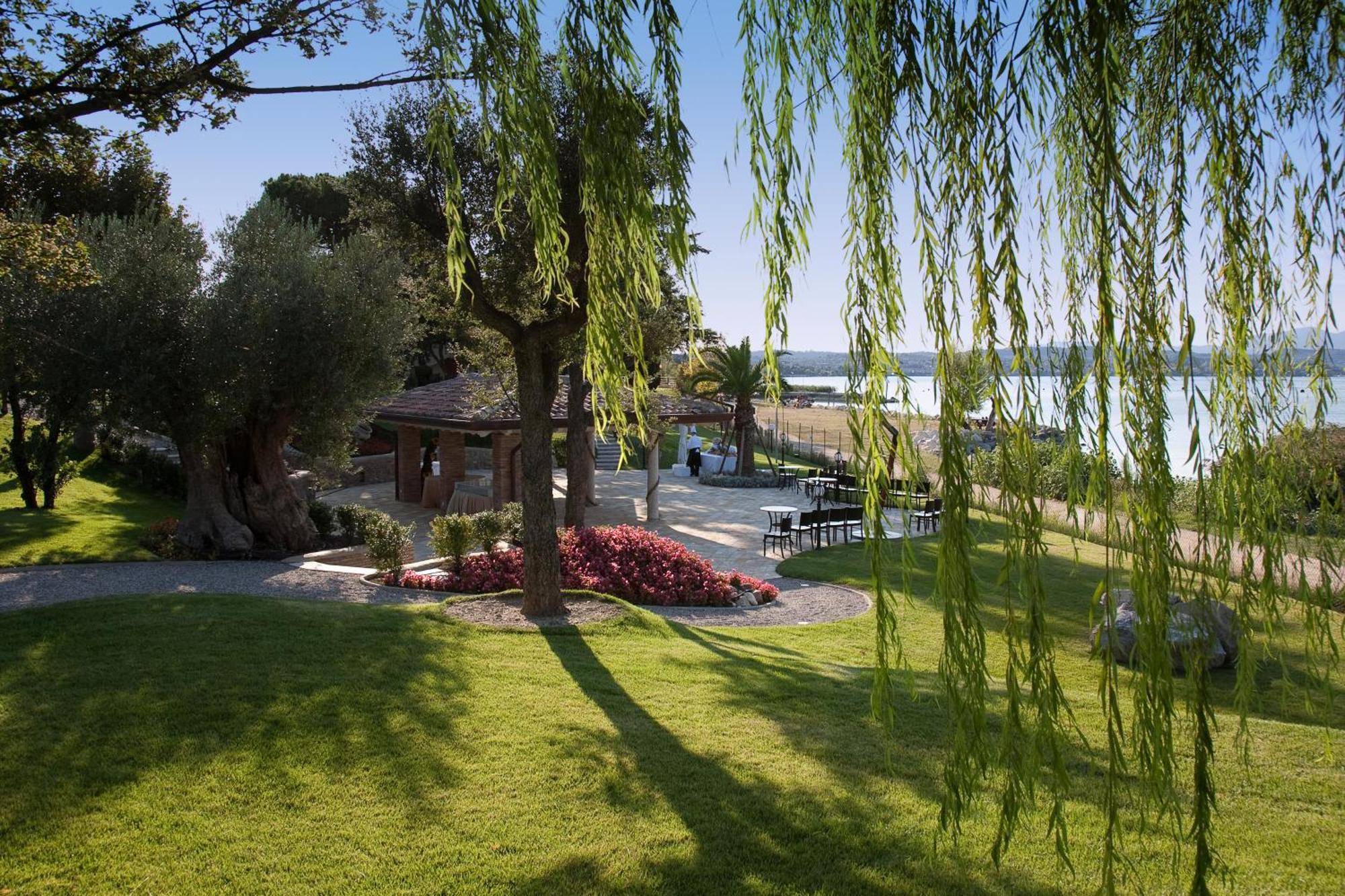 Hotel Aquila D'Oro Desenzano Дезенцано-дель-Гарда Экстерьер фото