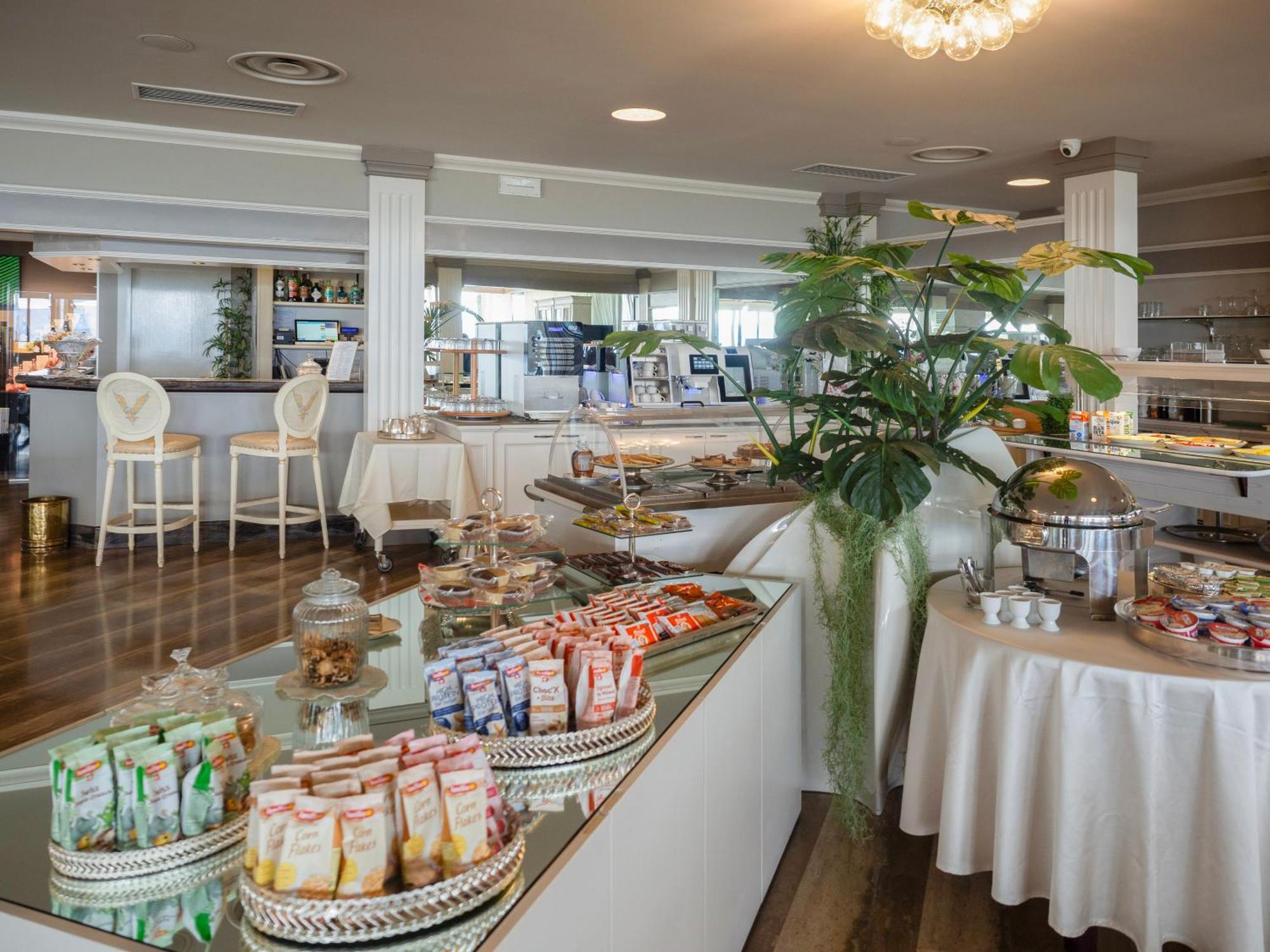 Hotel Aquila D'Oro Desenzano Дезенцано-дель-Гарда Экстерьер фото