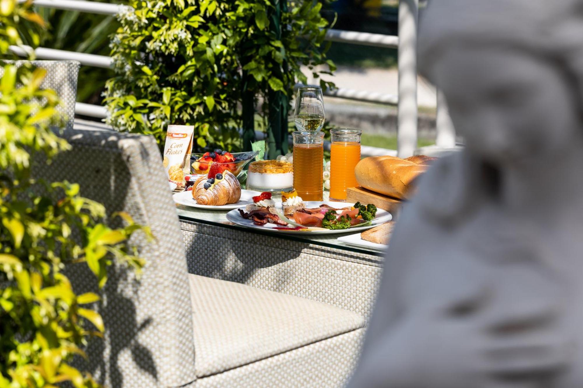 Hotel Aquila D'Oro Desenzano Дезенцано-дель-Гарда Экстерьер фото