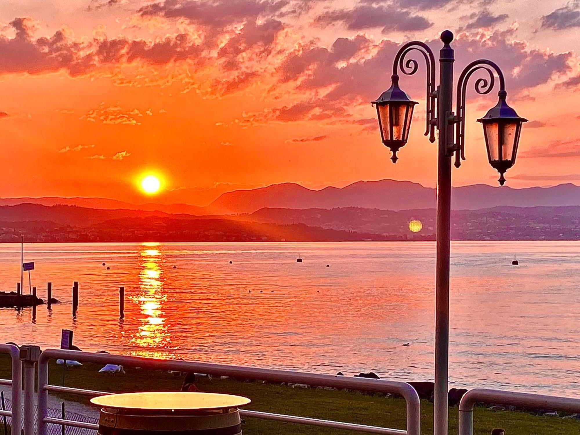 Hotel Aquila D'Oro Desenzano Дезенцано-дель-Гарда Экстерьер фото