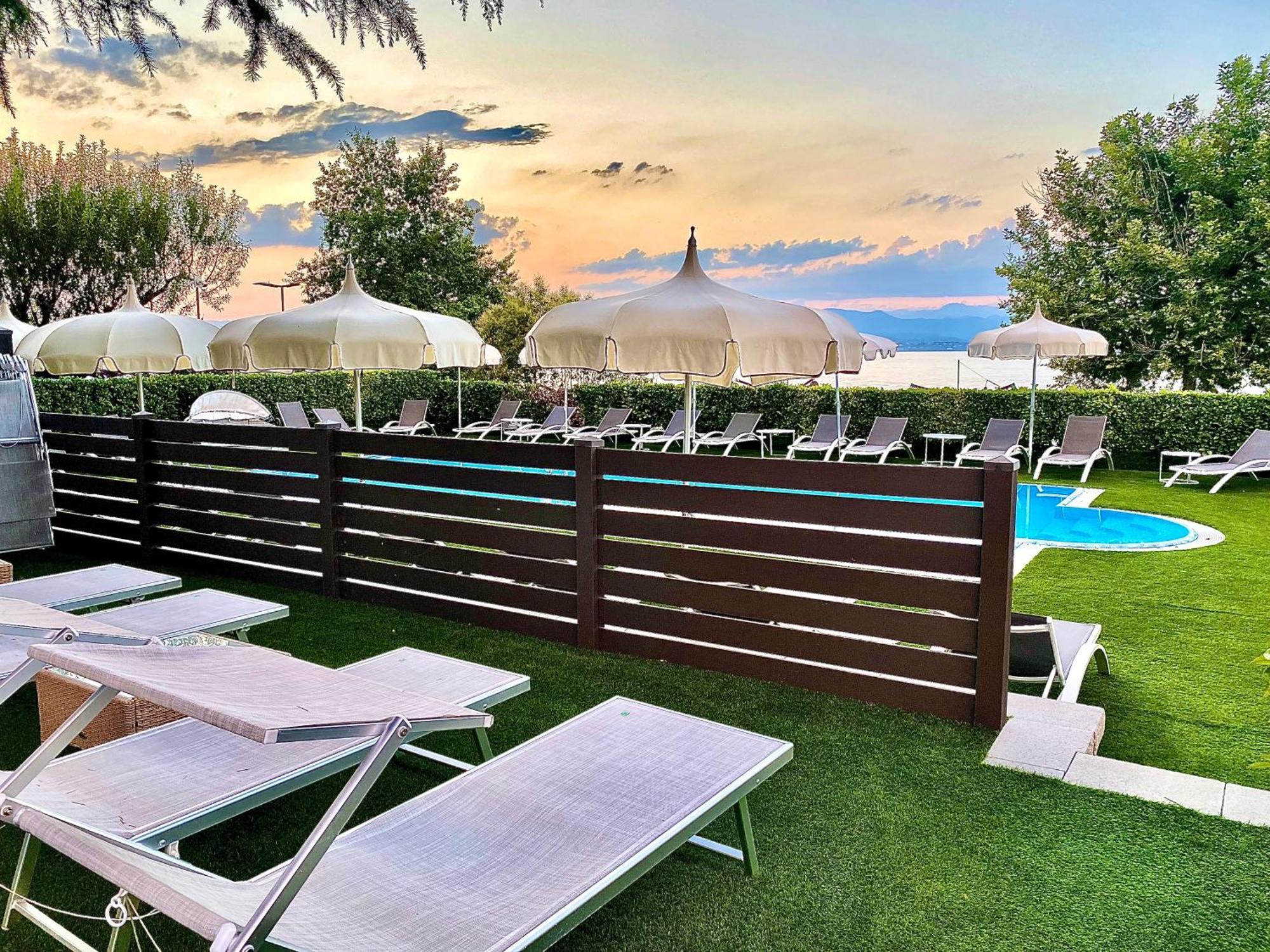 Hotel Aquila D'Oro Desenzano Дезенцано-дель-Гарда Экстерьер фото