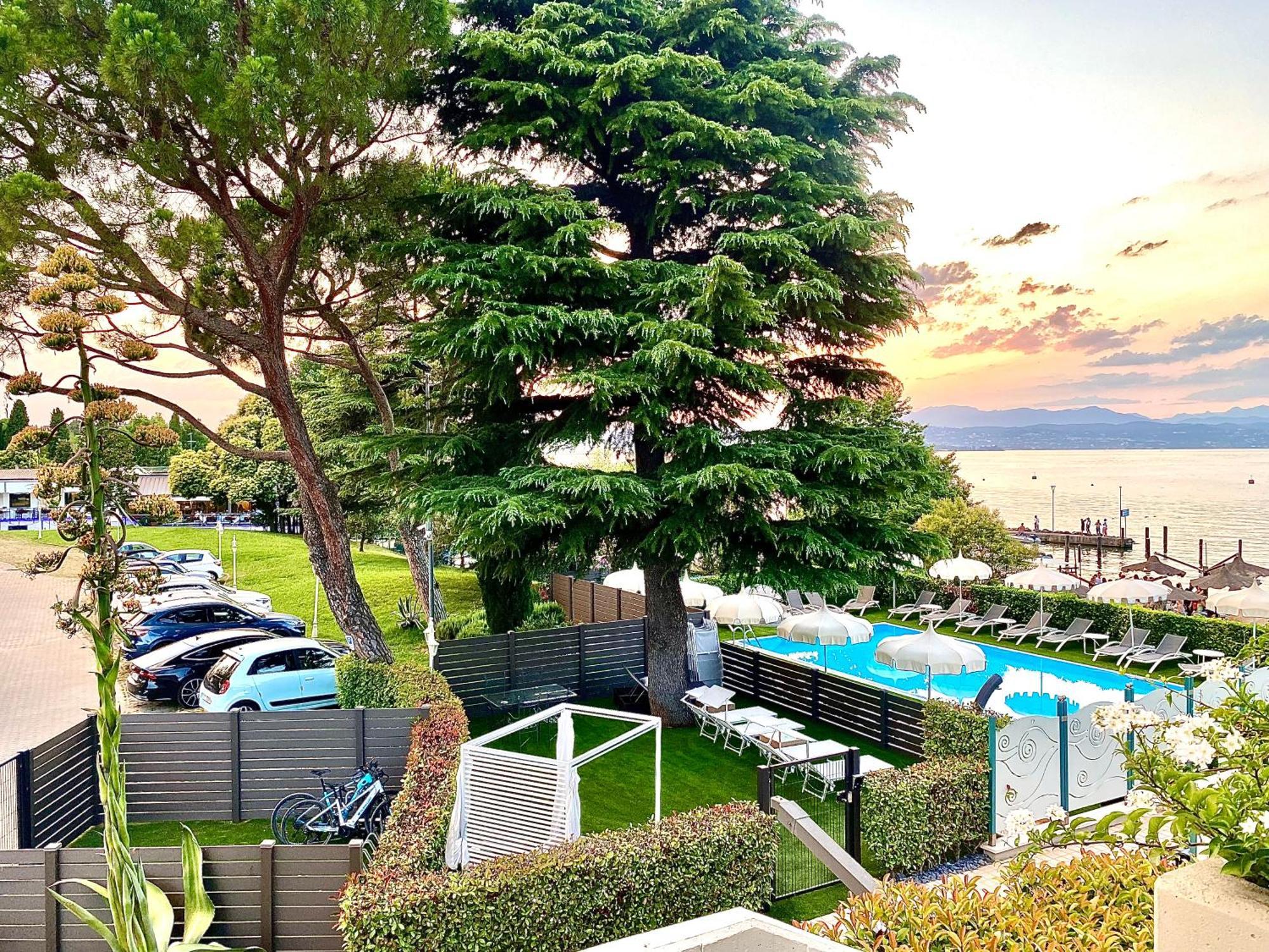 Hotel Aquila D'Oro Desenzano Дезенцано-дель-Гарда Экстерьер фото